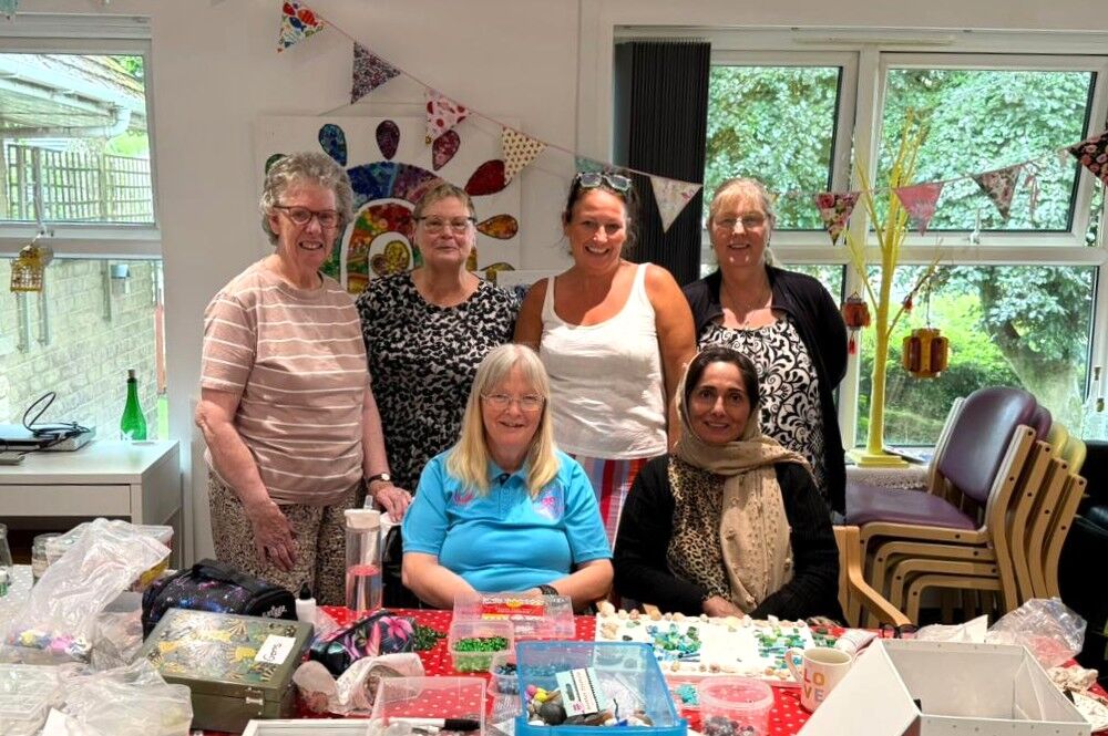 Lynda Laird with Art Therapy Class